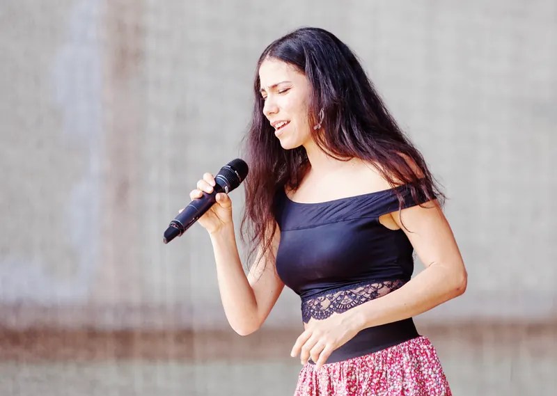 Mamselle Ruiz chante au festival de Sibiu, en Roumanie